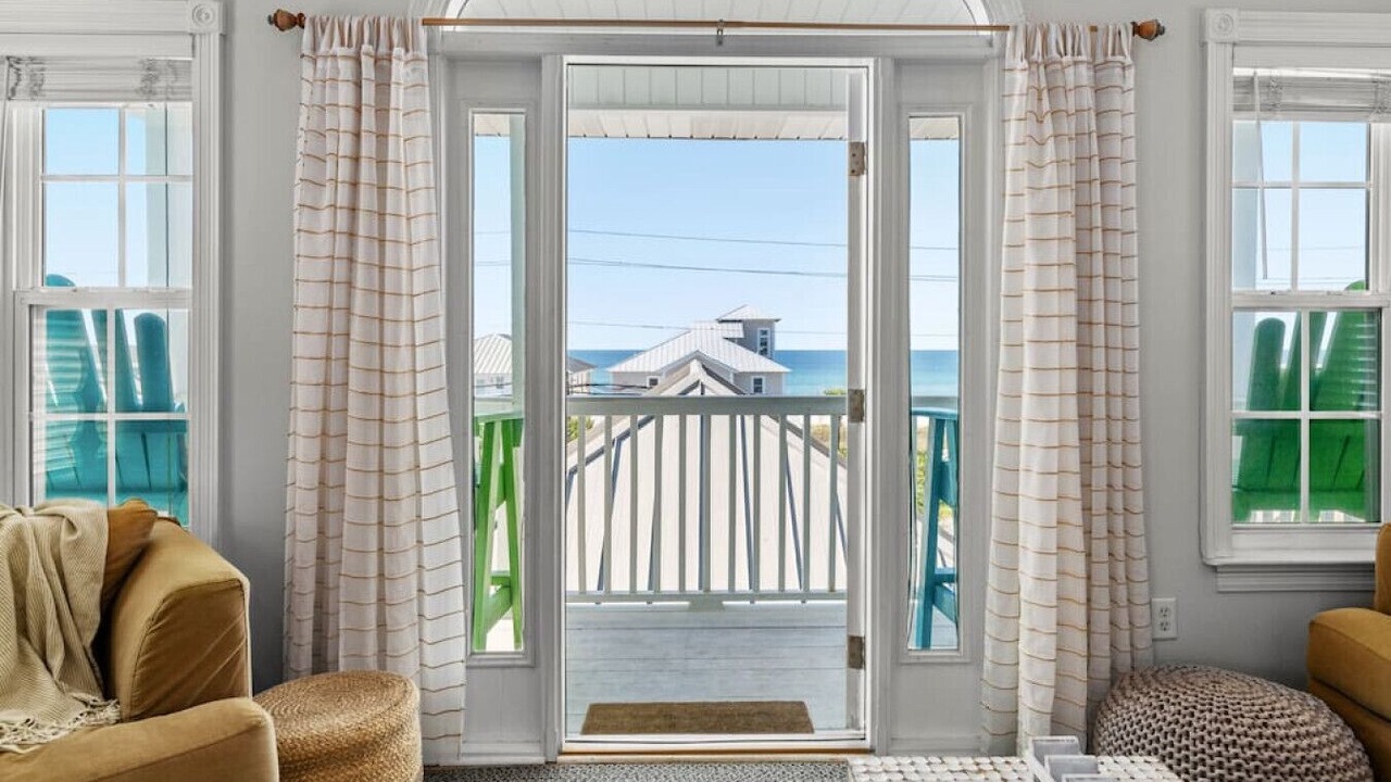 Photo of Livingroom in Lullwater Beach
