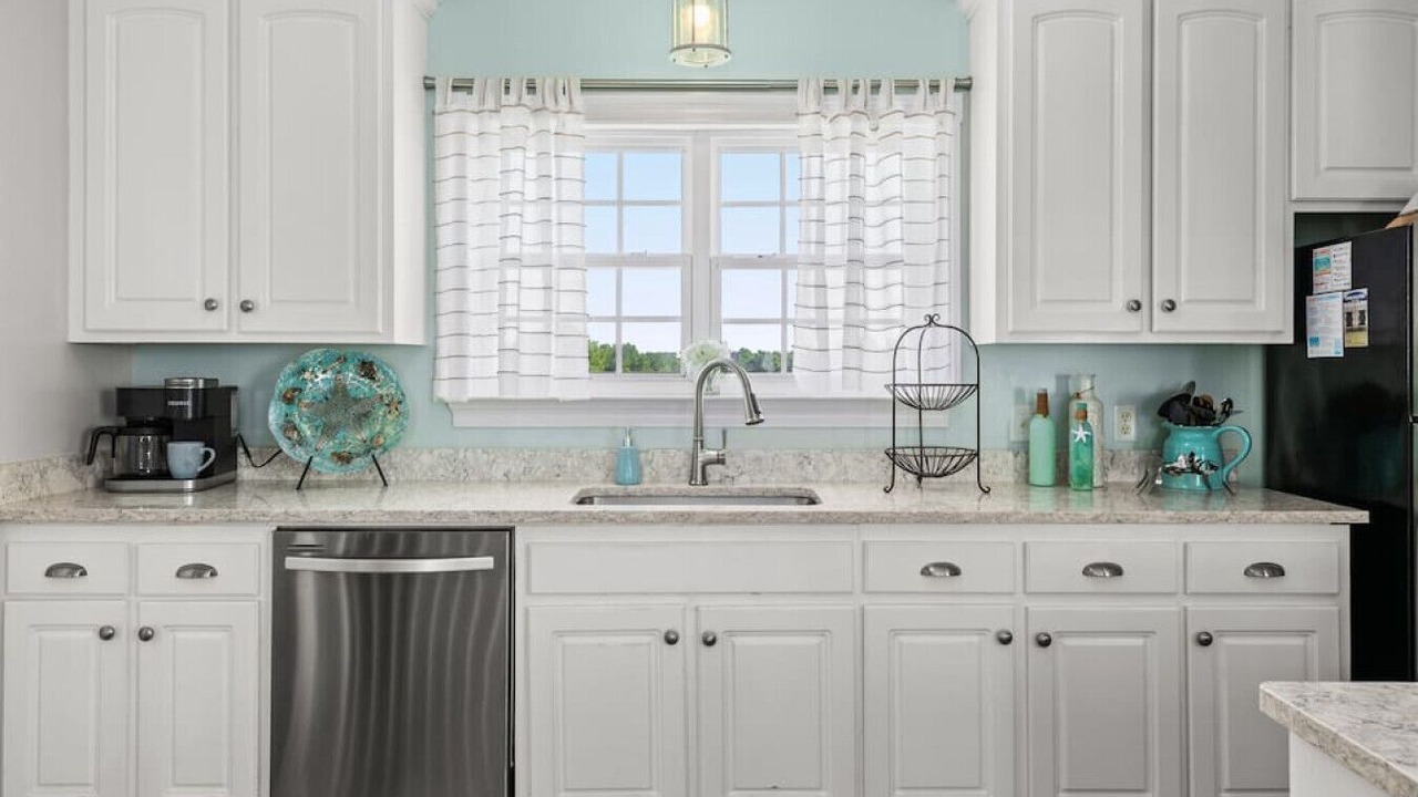 Photo of Kitchen in Lullwater Beach