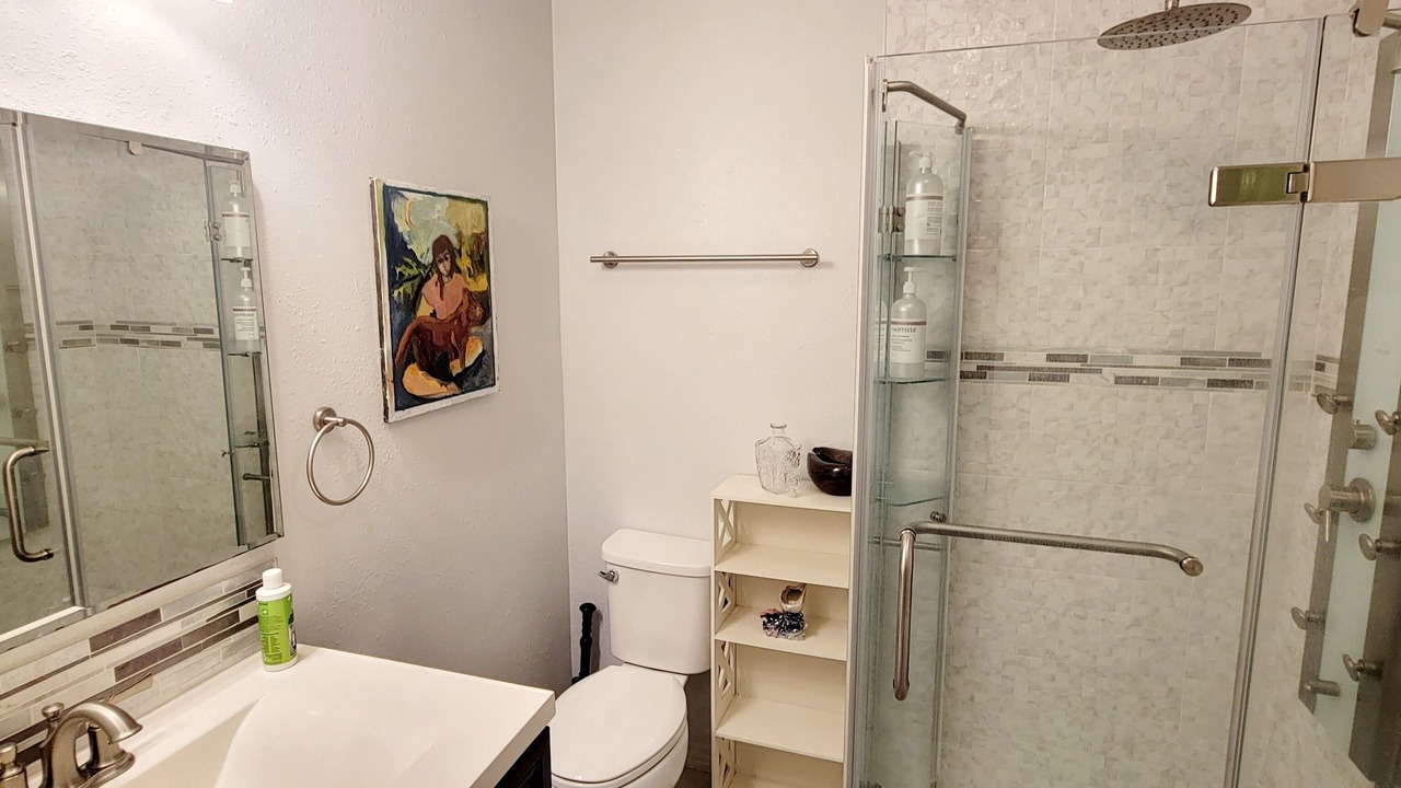 Photo of Bathroom in Oakview Heights