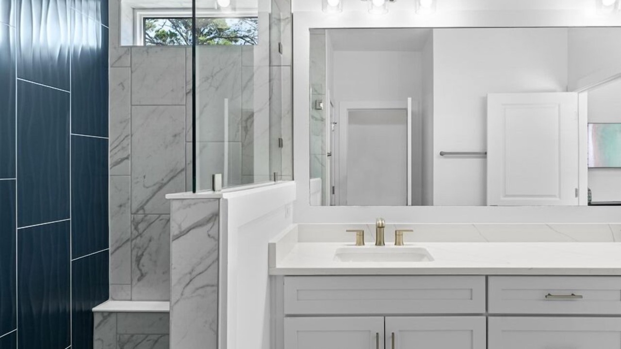 Photo of Bathroom in Gulfview Heights