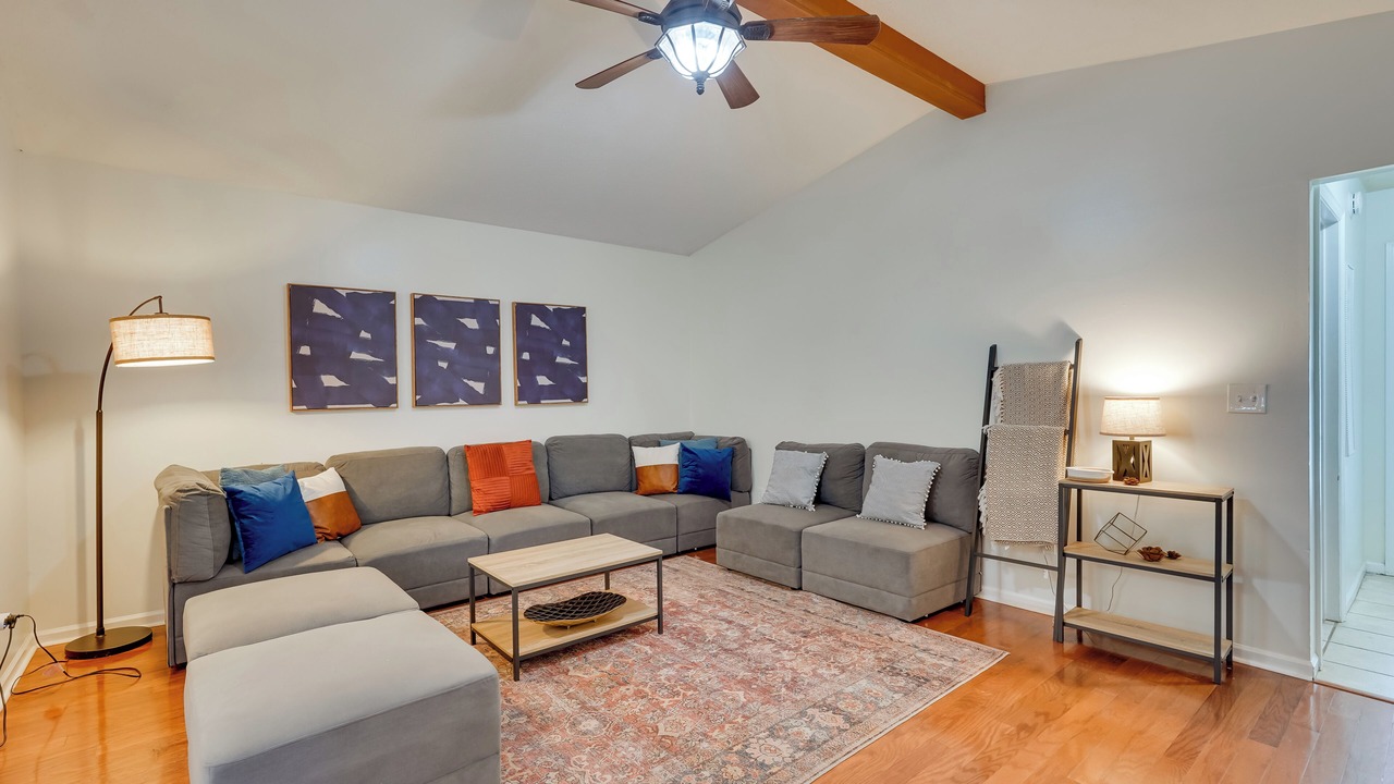 Photo of Livingroom in Lynn Haven