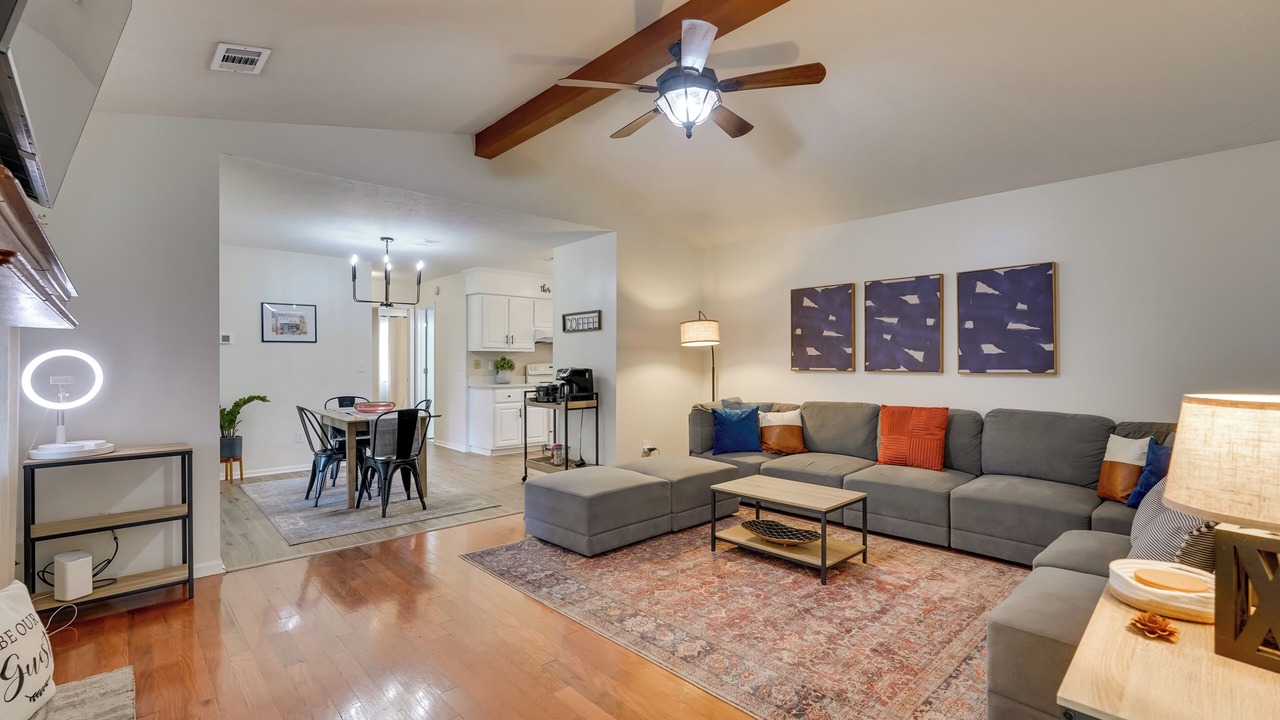 Photo of Livingroom in Lynn Haven