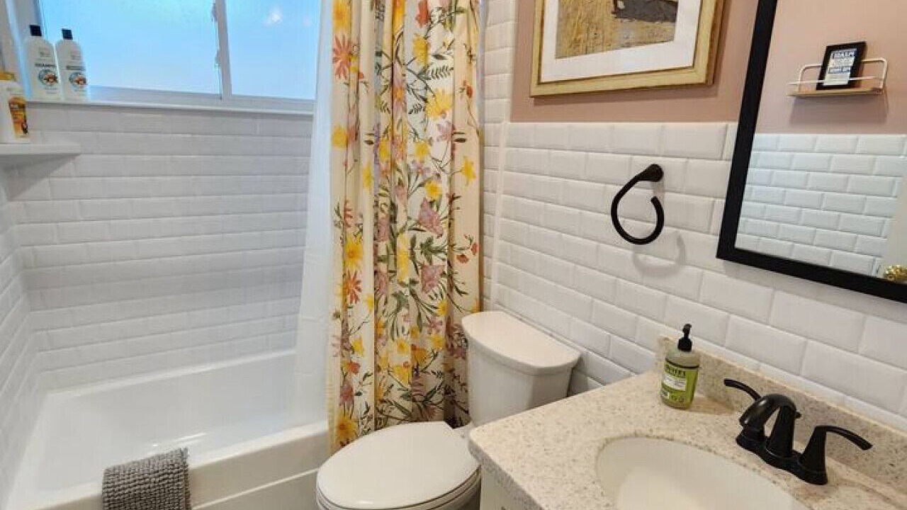 Photo of Bathroom in Audubon Park