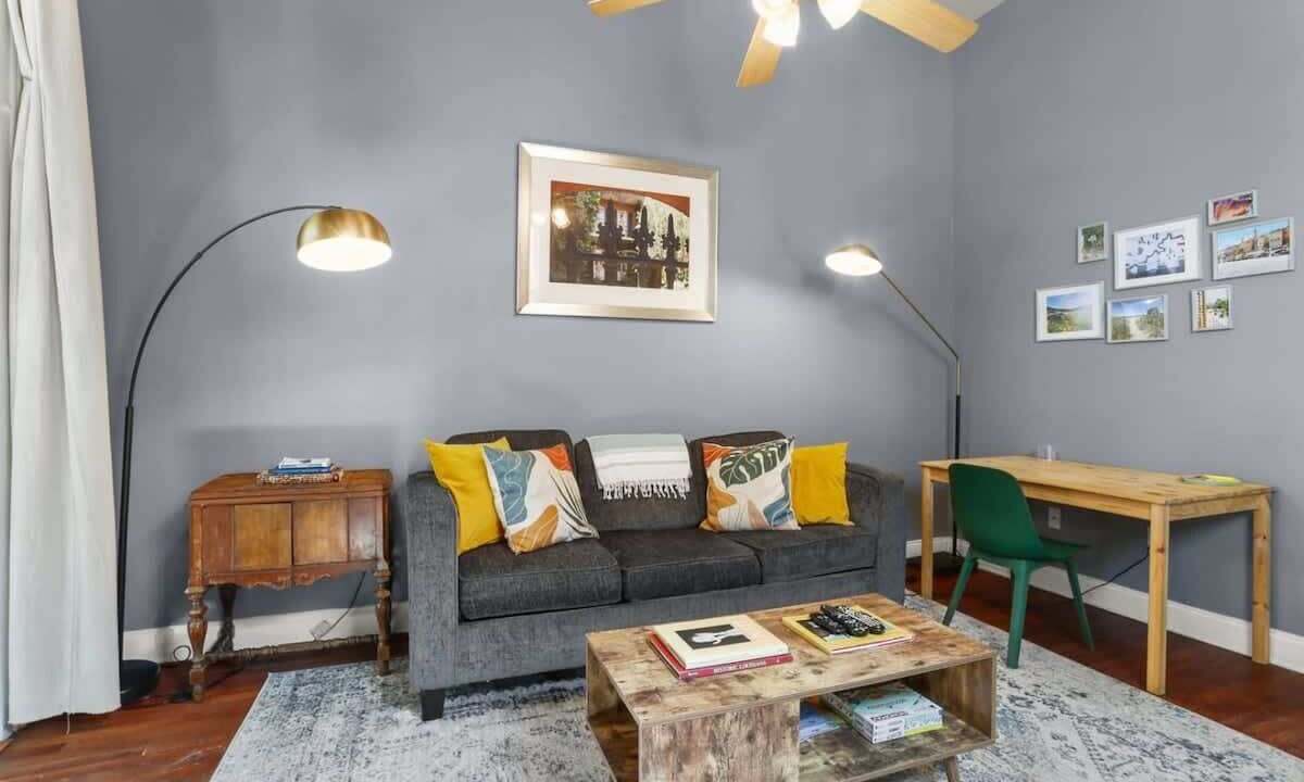 Photo of Livingroom in Mid-City