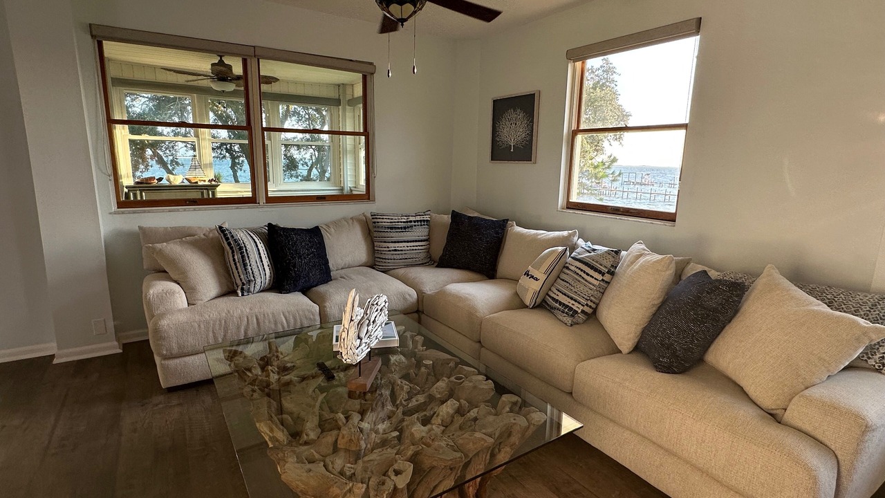 Photo of Livingroom in Mary Esther