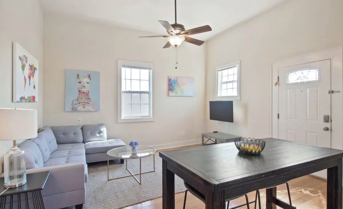 Photo of Livingroom in South 7th Ward