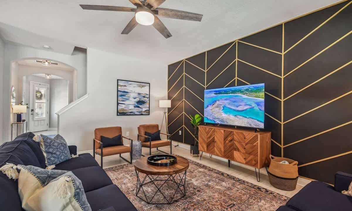 Photo of Livingroom in North Hyde Park