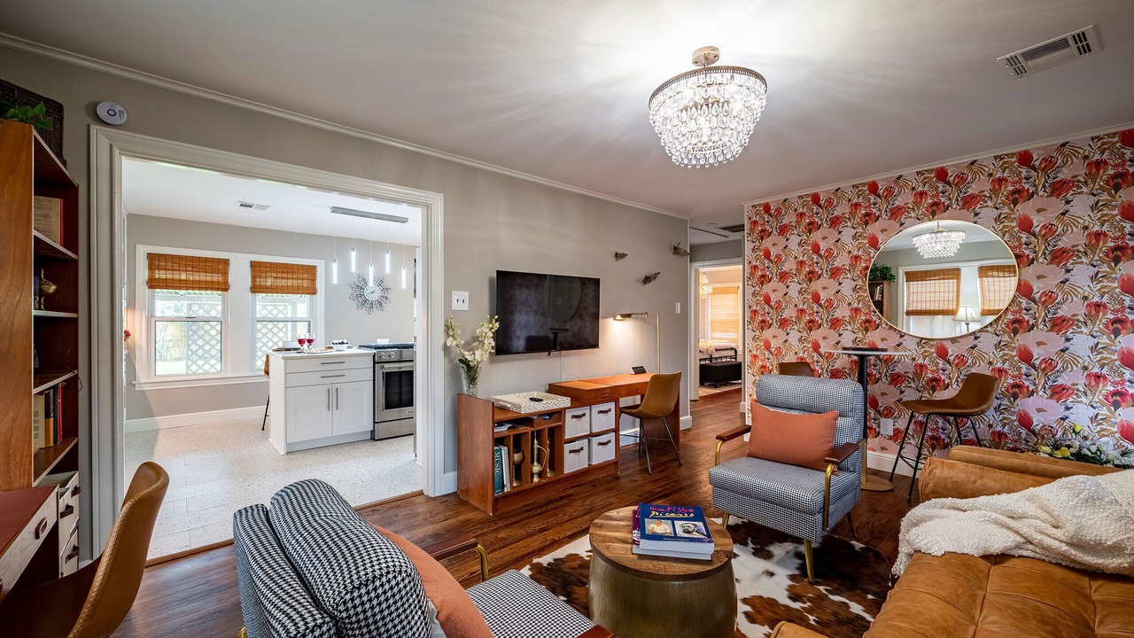 Photo of Livingroom in Greater Heights
