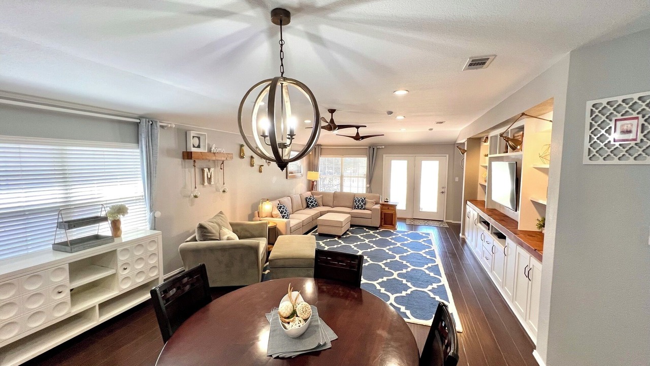 Photo of Livingroom in The Colony