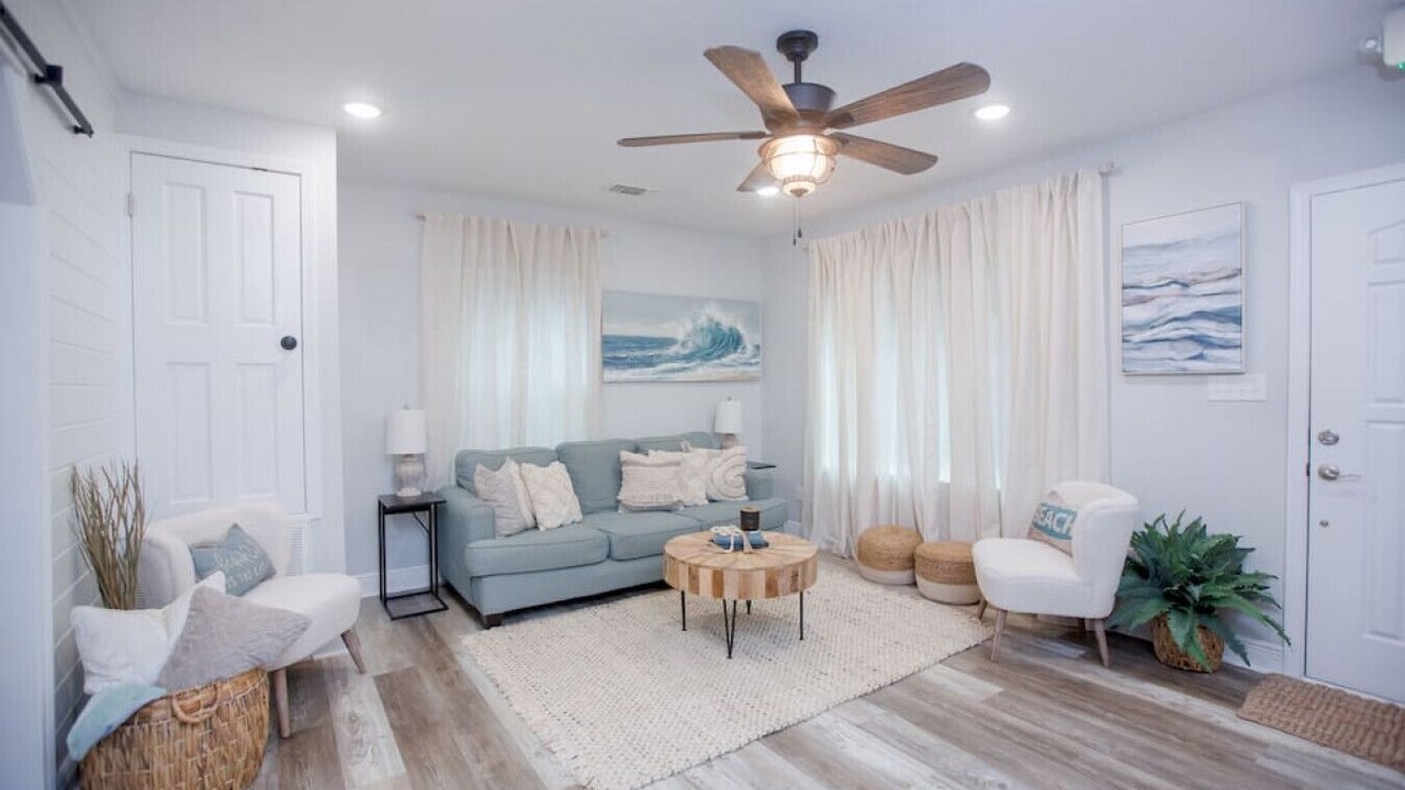 Photo of Livingroom in Long Beach