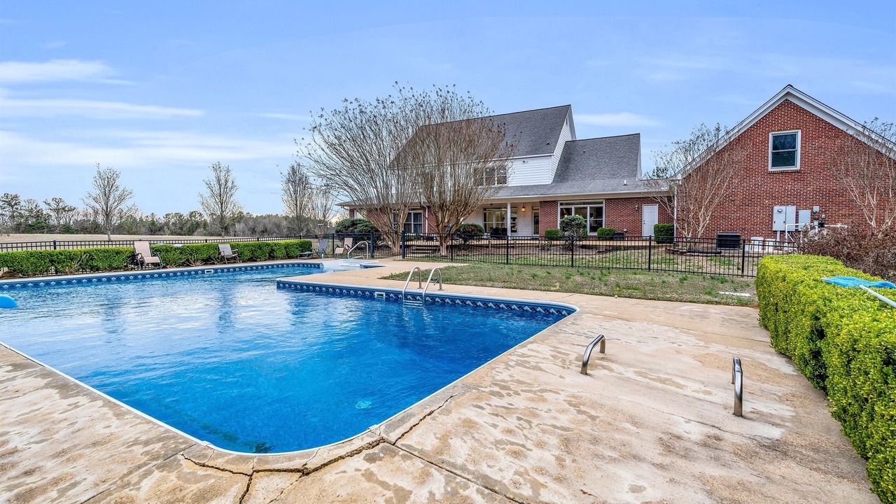 Photo of Outdoor in Mayhew