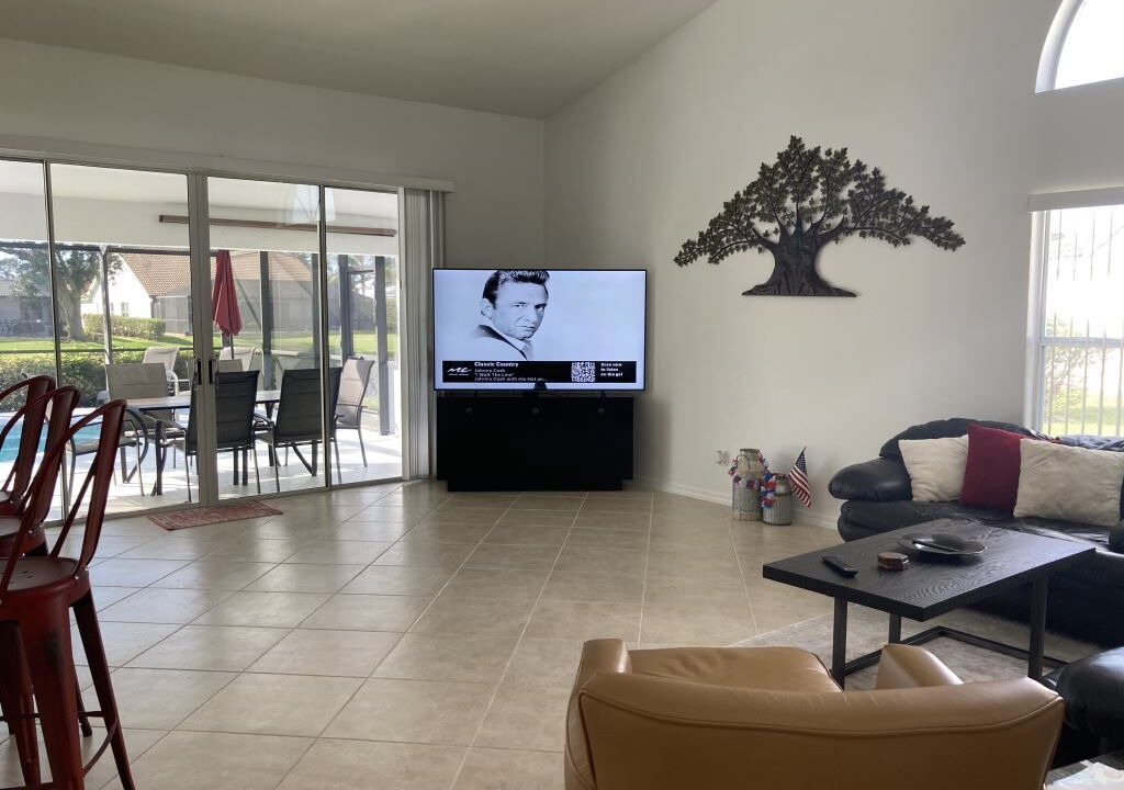 Photo of Livingroom in Crown Pointe