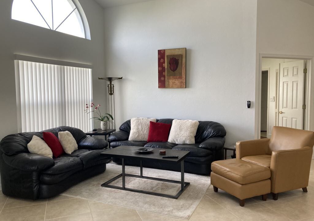 Photo of Livingroom in Crown Pointe