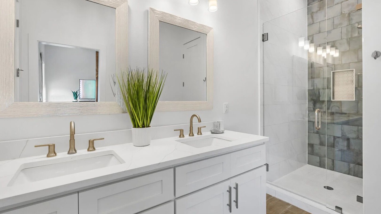 Photo of Bathroom in Gulfview Heights