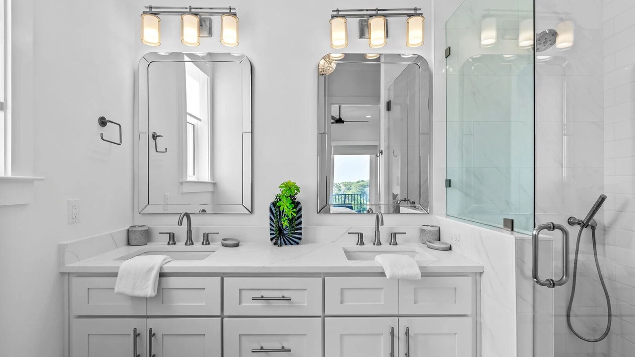 Photo of Bathroom in Gulfview Heights