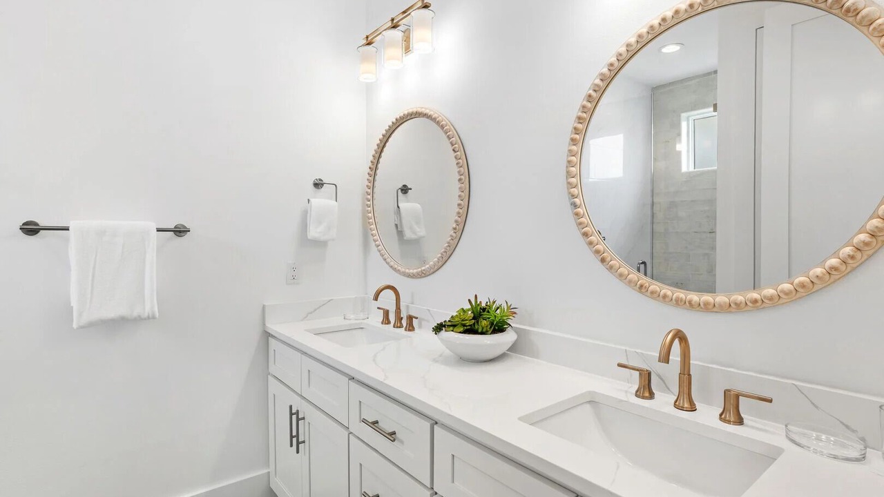 Photo of Bathroom in Gulfview Heights
