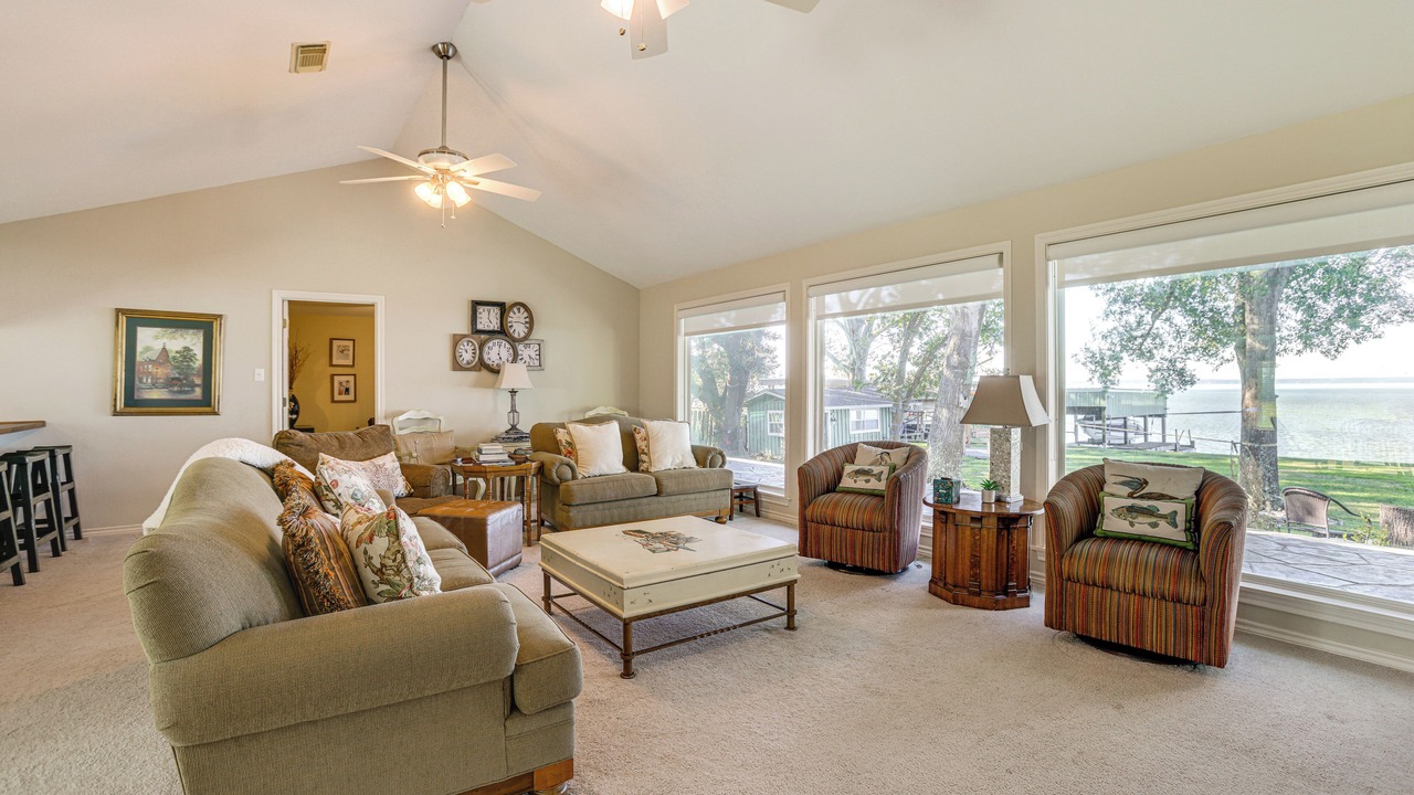 Photo of Livingroom in West Livingston