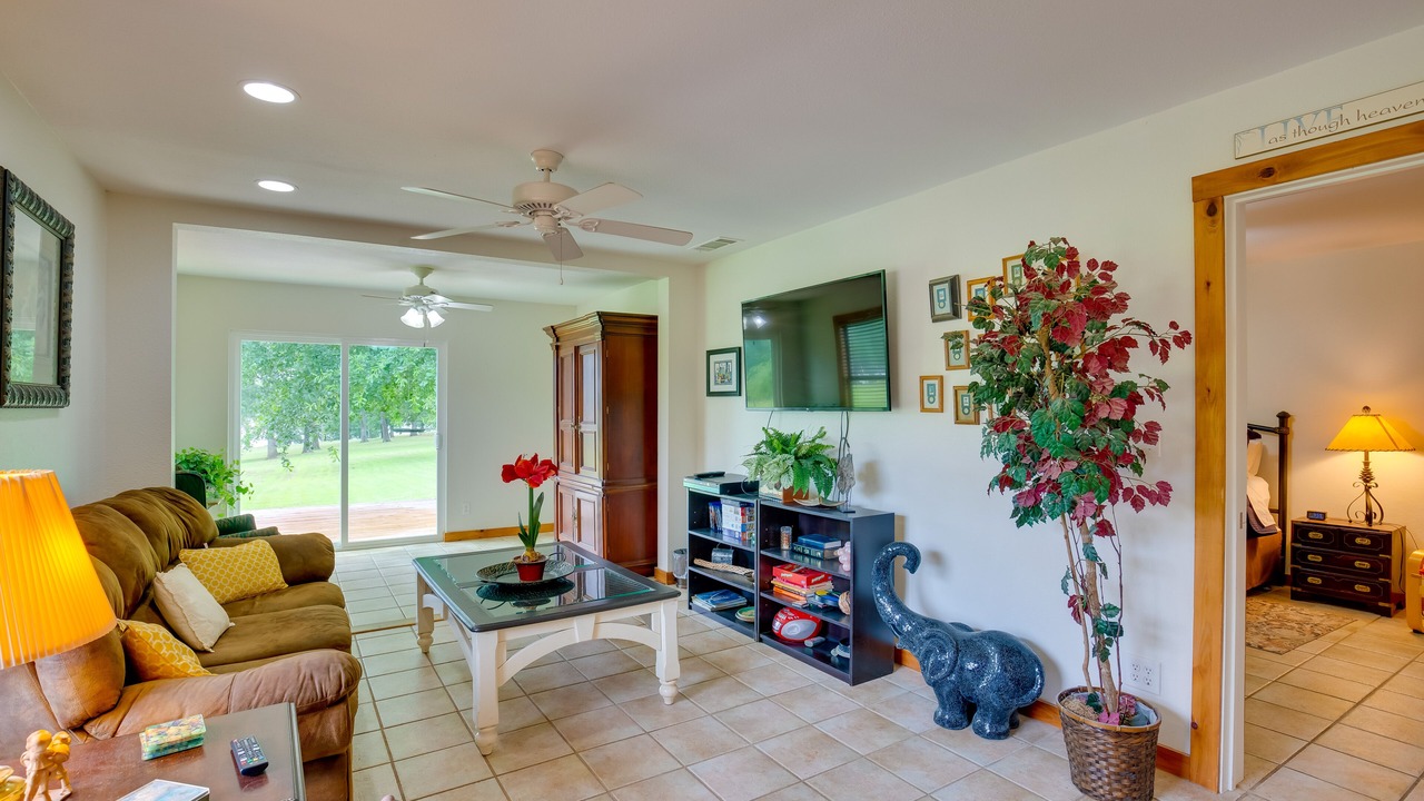 Photo of Livingroom in Emory