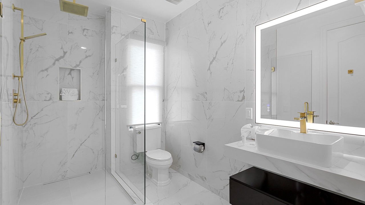 Photo of Bathroom in Holiday Isle