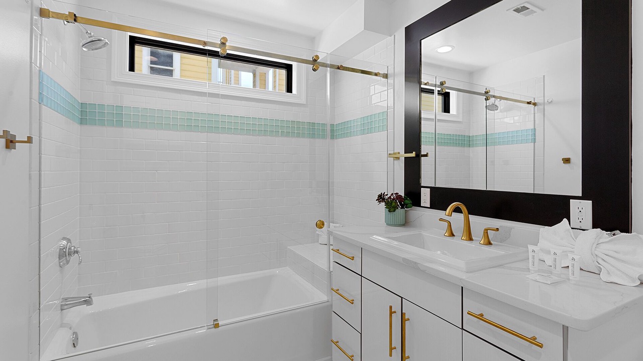Photo of Bathroom in Holiday Isle