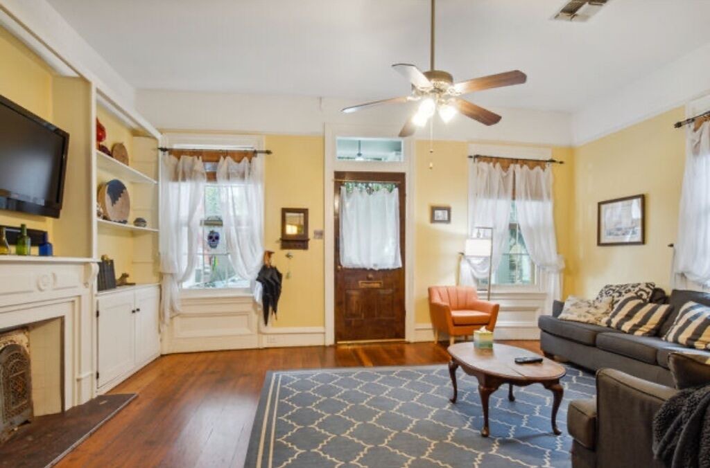Photo of Livingroom in Algiers Point