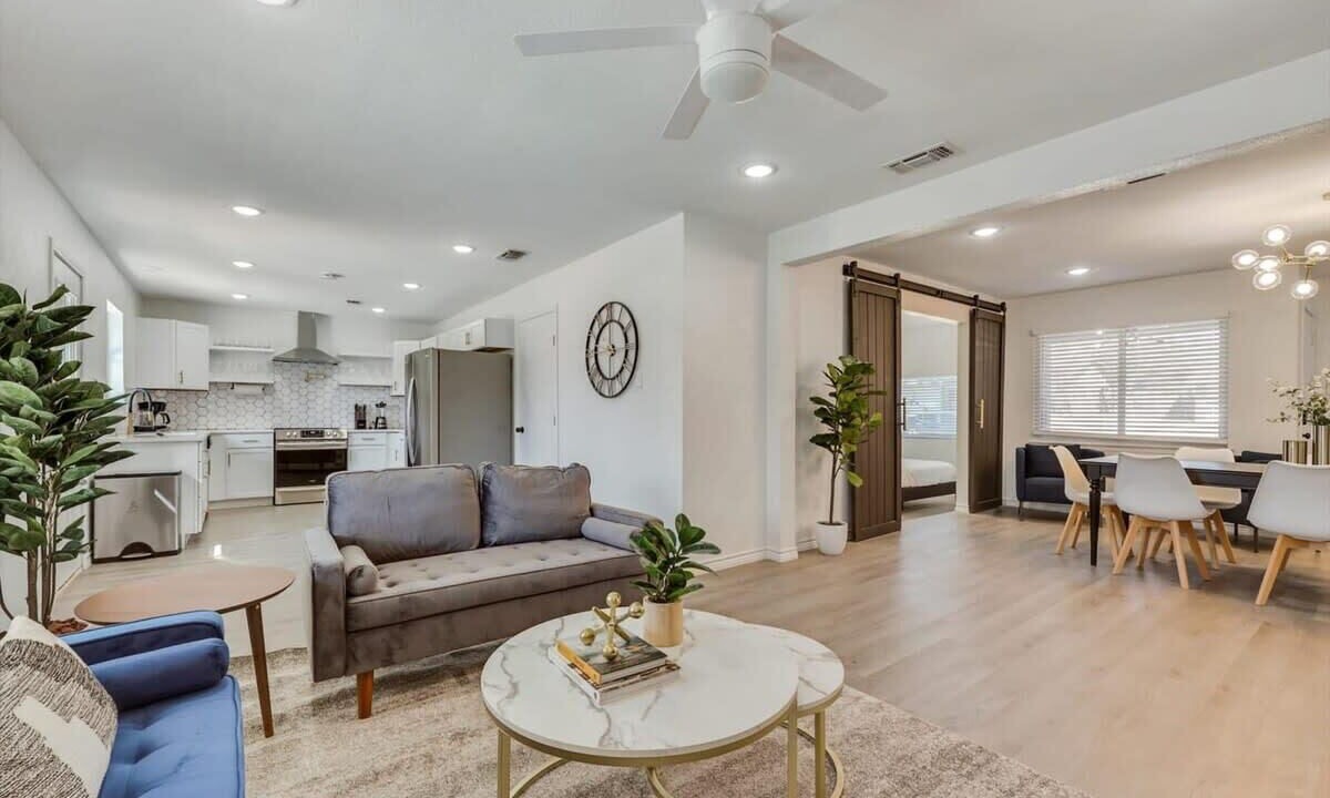 Photo of Livingroom in North Richland Hills