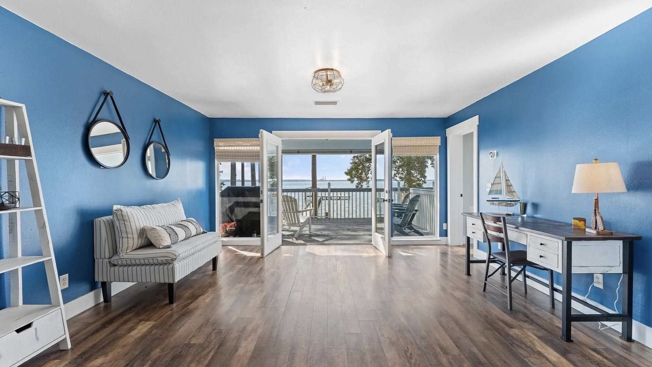Photo of Livingroom in Florida Panhandle