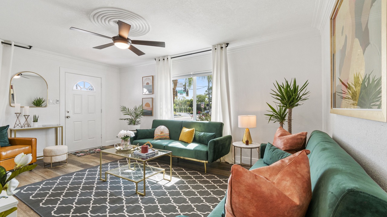 Photo of Livingroom in North Hyde Park