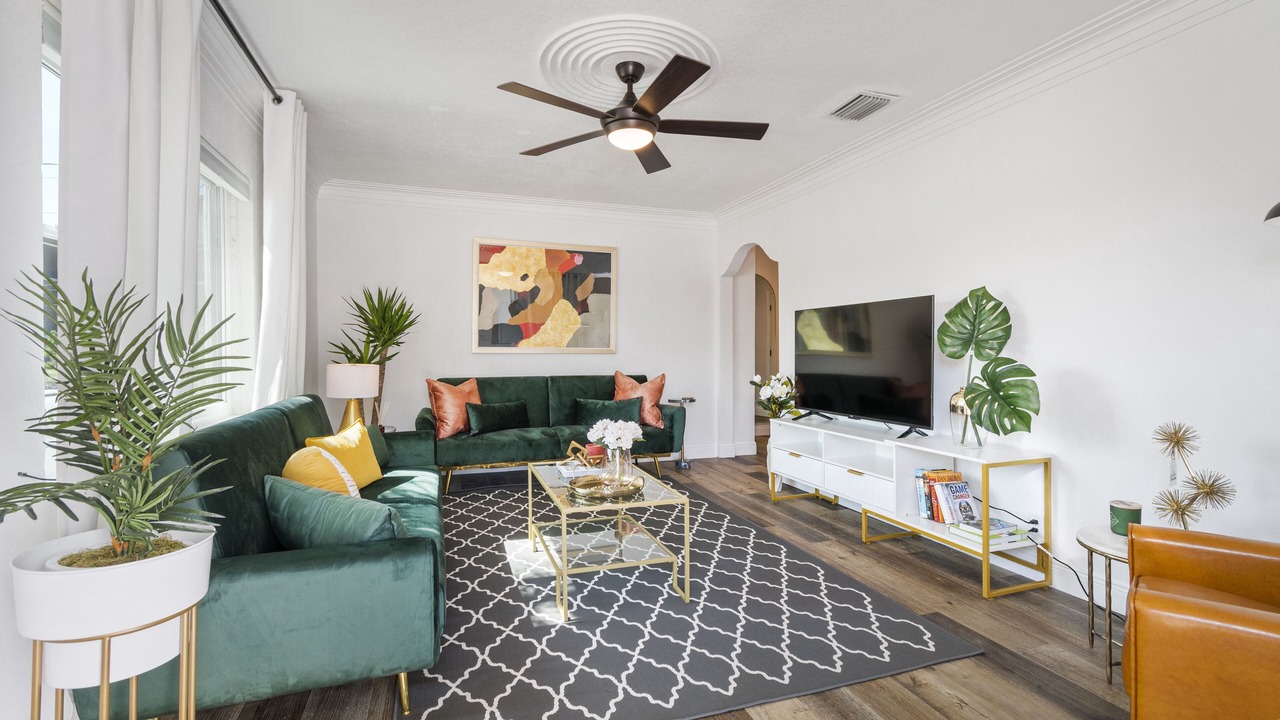 Photo of Livingroom in North Hyde Park