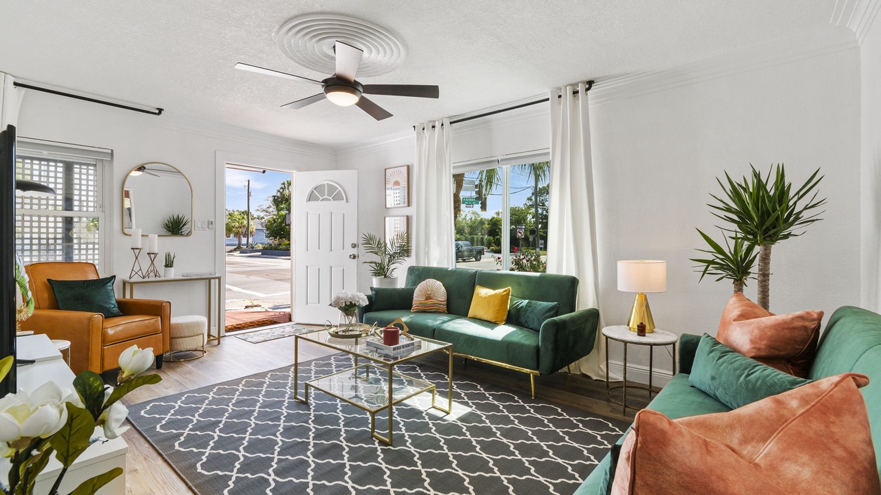 Photo of Livingroom in North Hyde Park