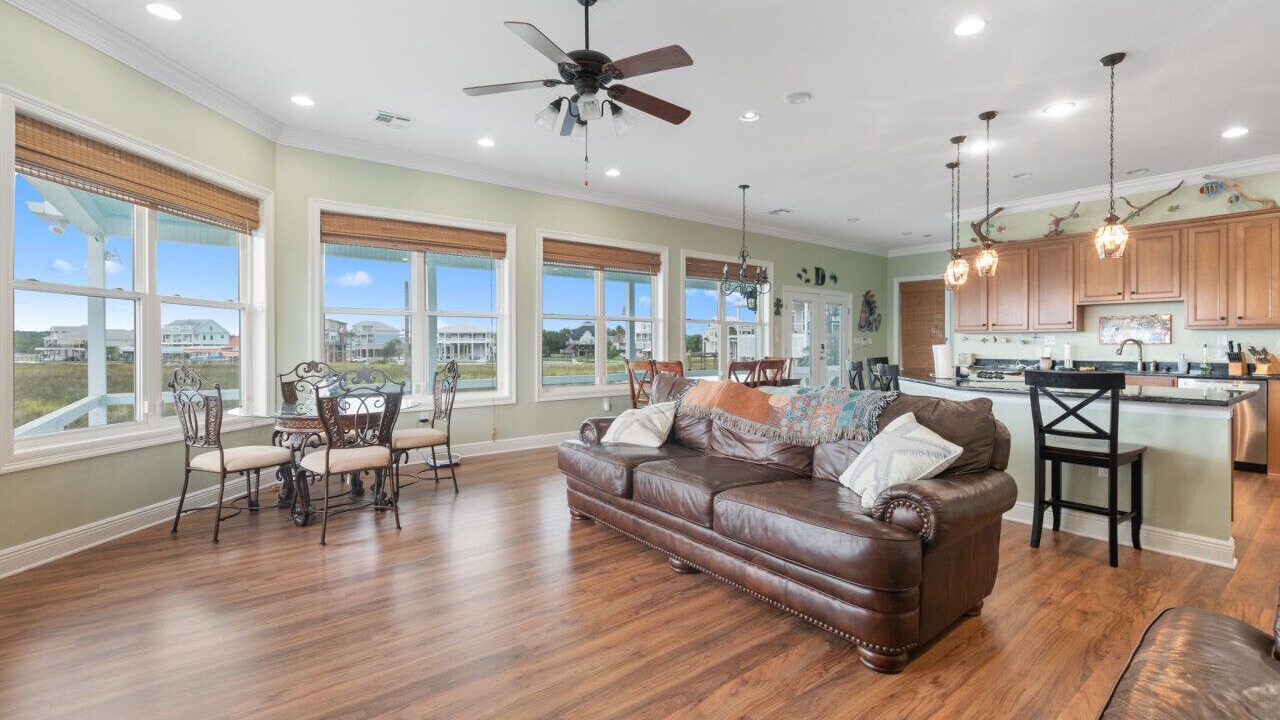Photo of Livingroom in Shoreline Park
