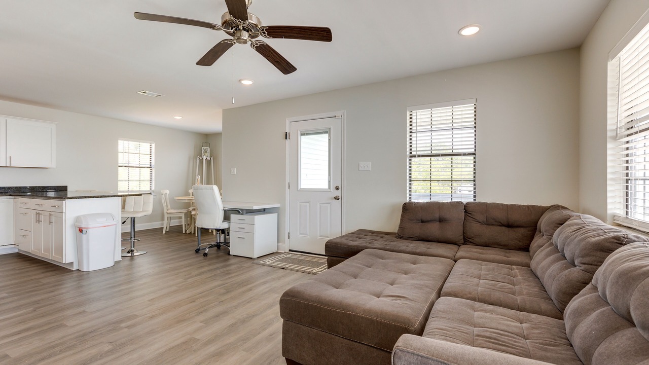 Photo of Livingroom in Theodore