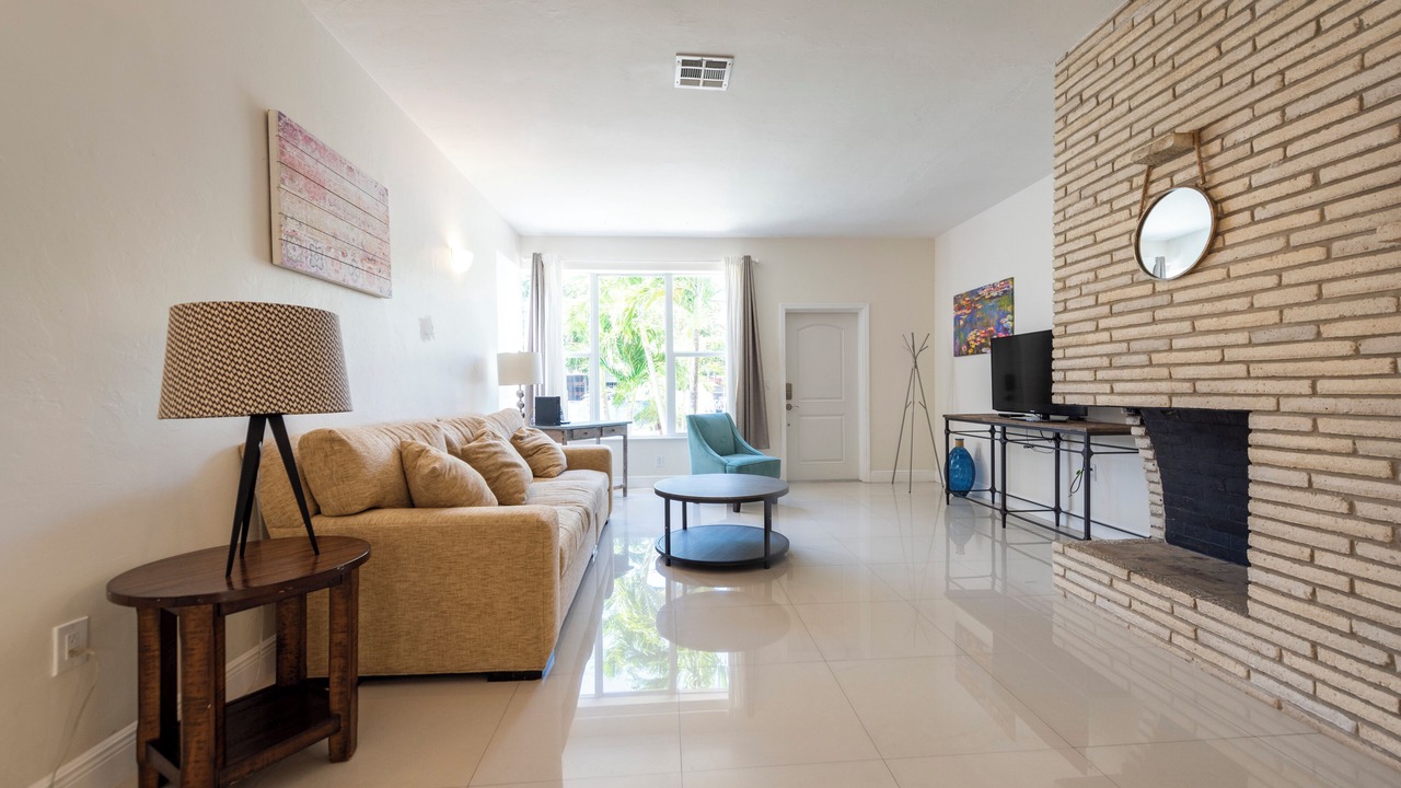 Photo of Livingroom in Lauderdale Beach