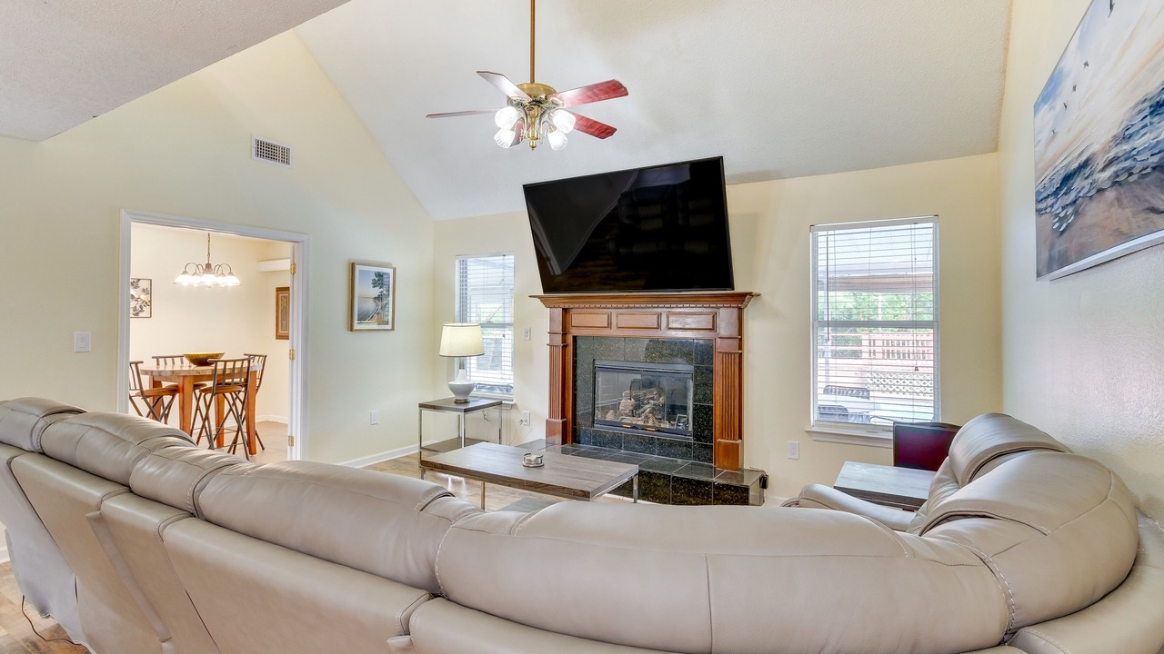 Photo of Livingroom in Mary Esther