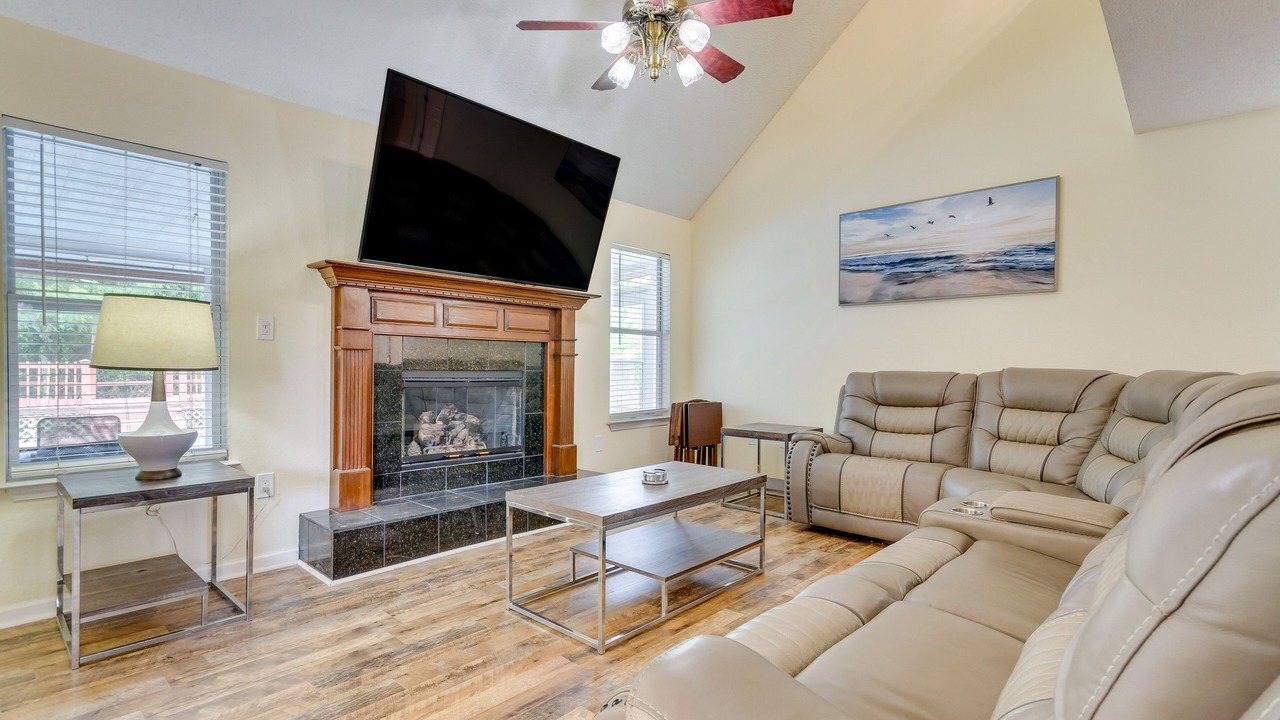 Photo of Livingroom in Mary Esther