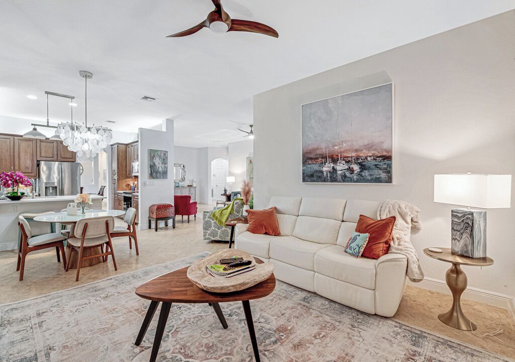 Photo of Livingroom in Hunt Club