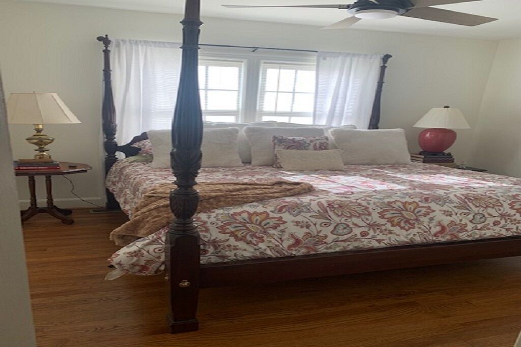 Photo of Bedroom in Crestline Heights