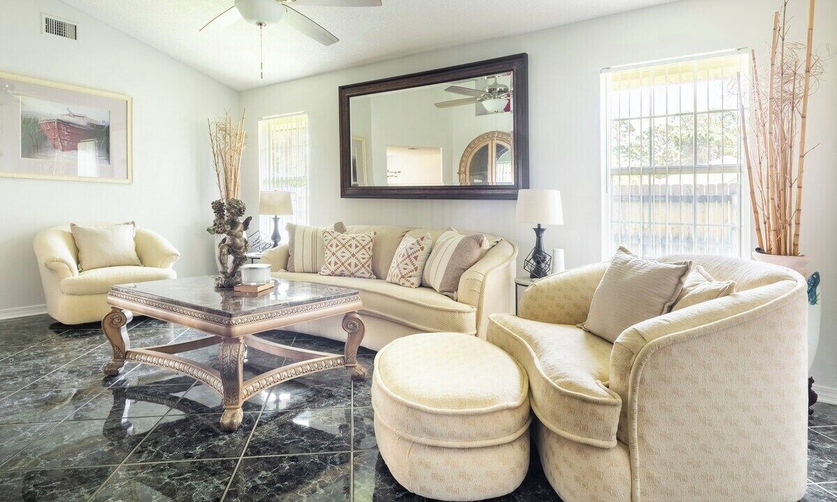 Photo of Livingroom in Mary Esther