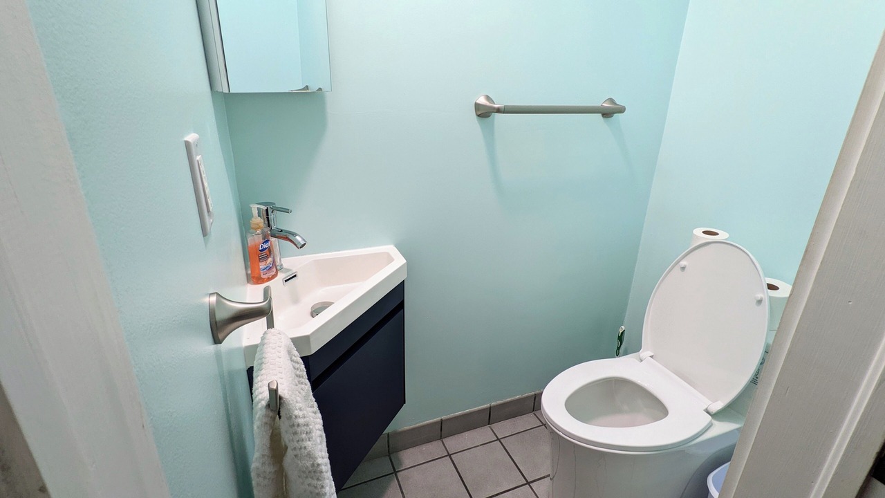 Photo of Bathroom in White Street Gallery District