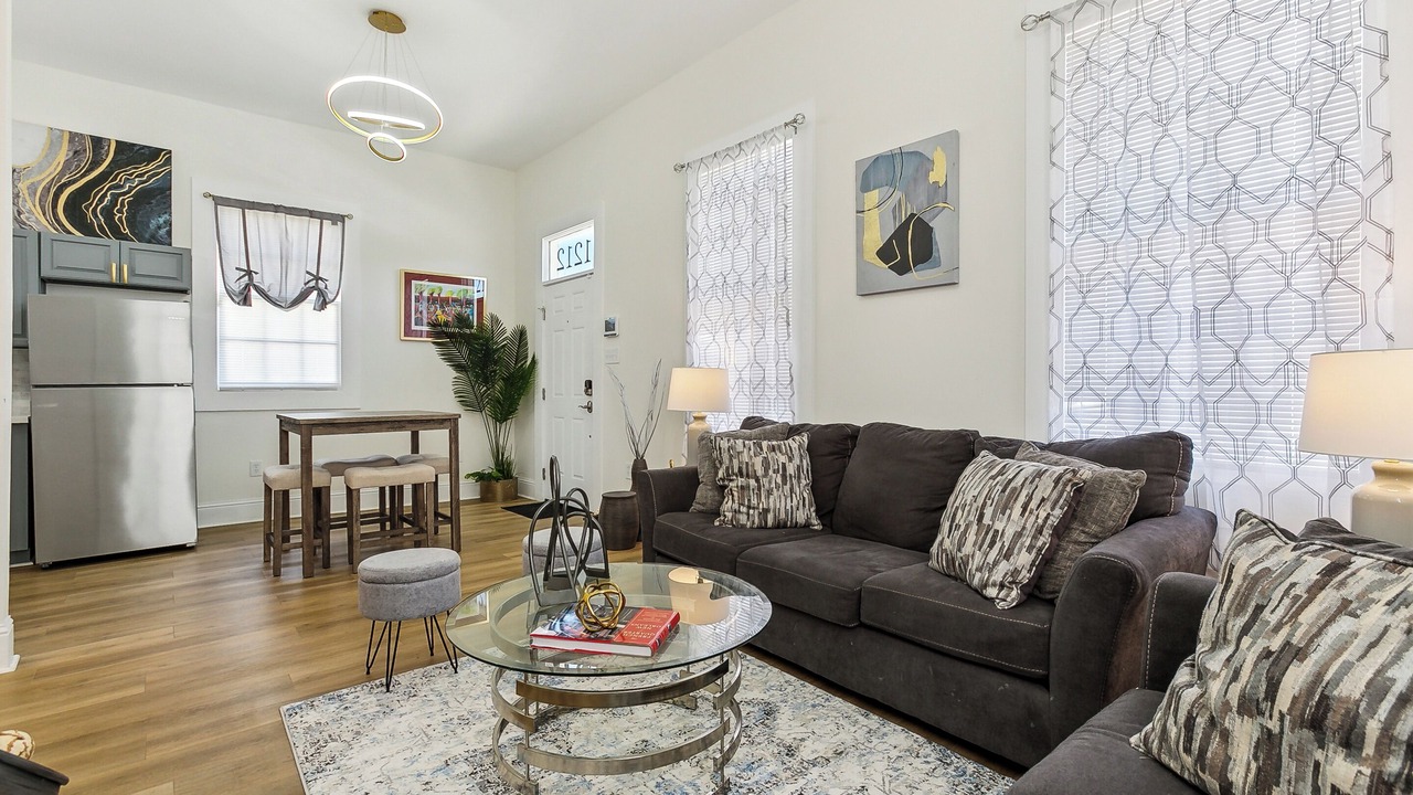 Photo of Livingroom in Seventh Ward