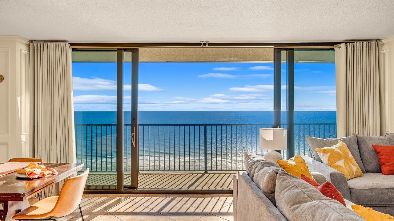 Photo of Livingroom in Summer Breeze