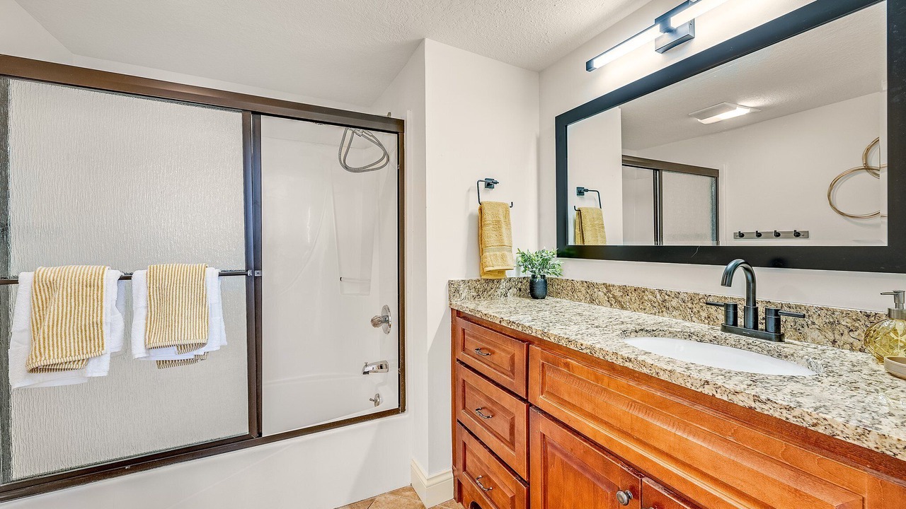 Photo of Bathroom in Summer Breeze