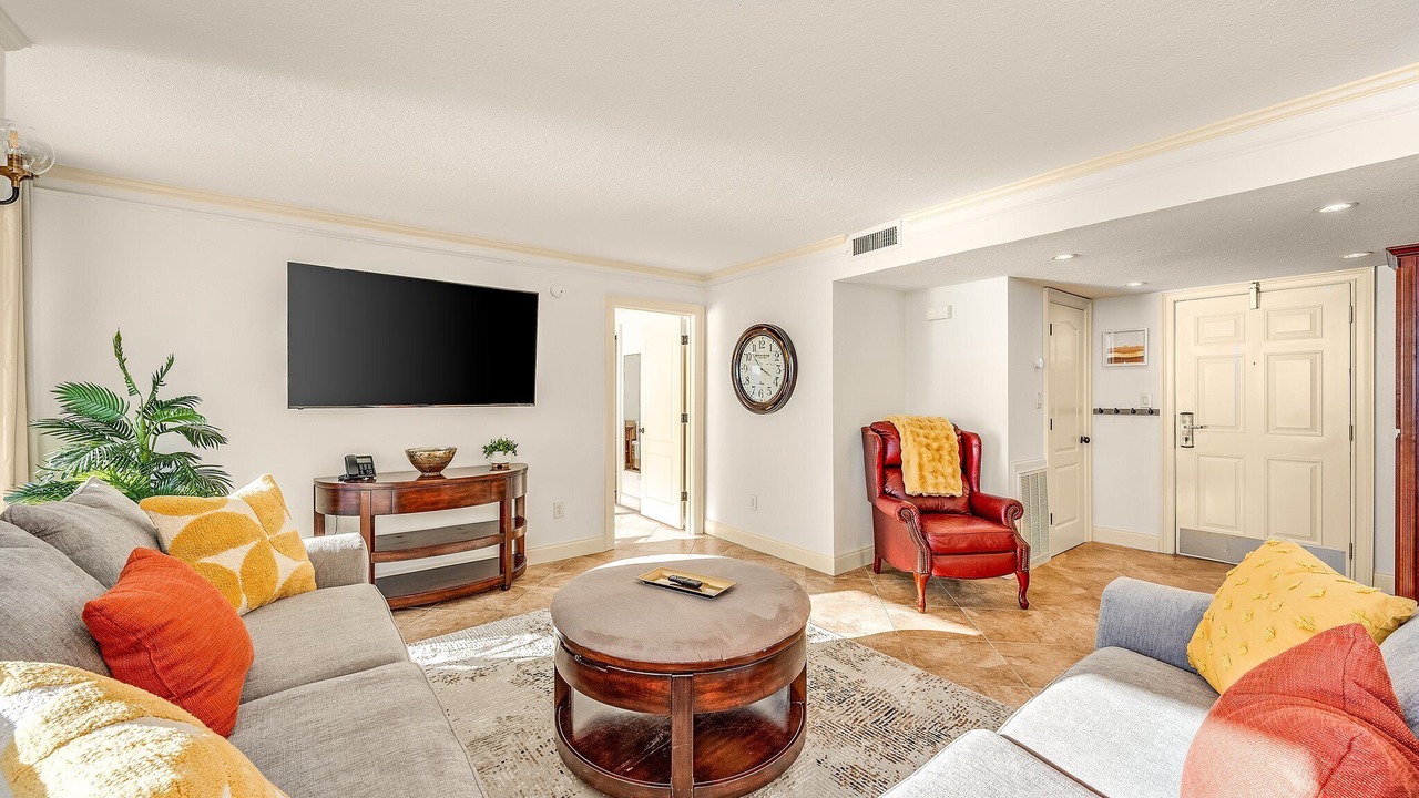 Photo of Livingroom in Summer Breeze