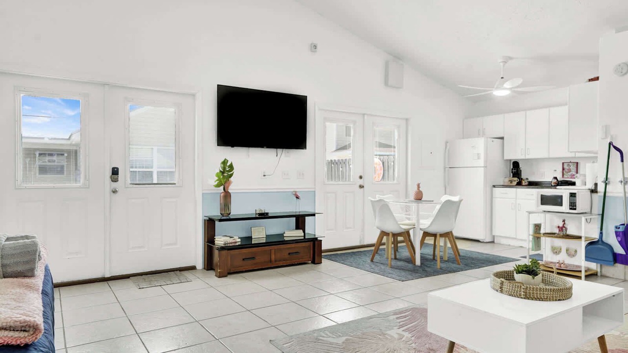 Photo of Livingroom in Lynn Haven