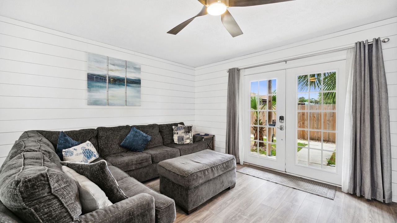 Photo of Livingroom in Bahama Beach