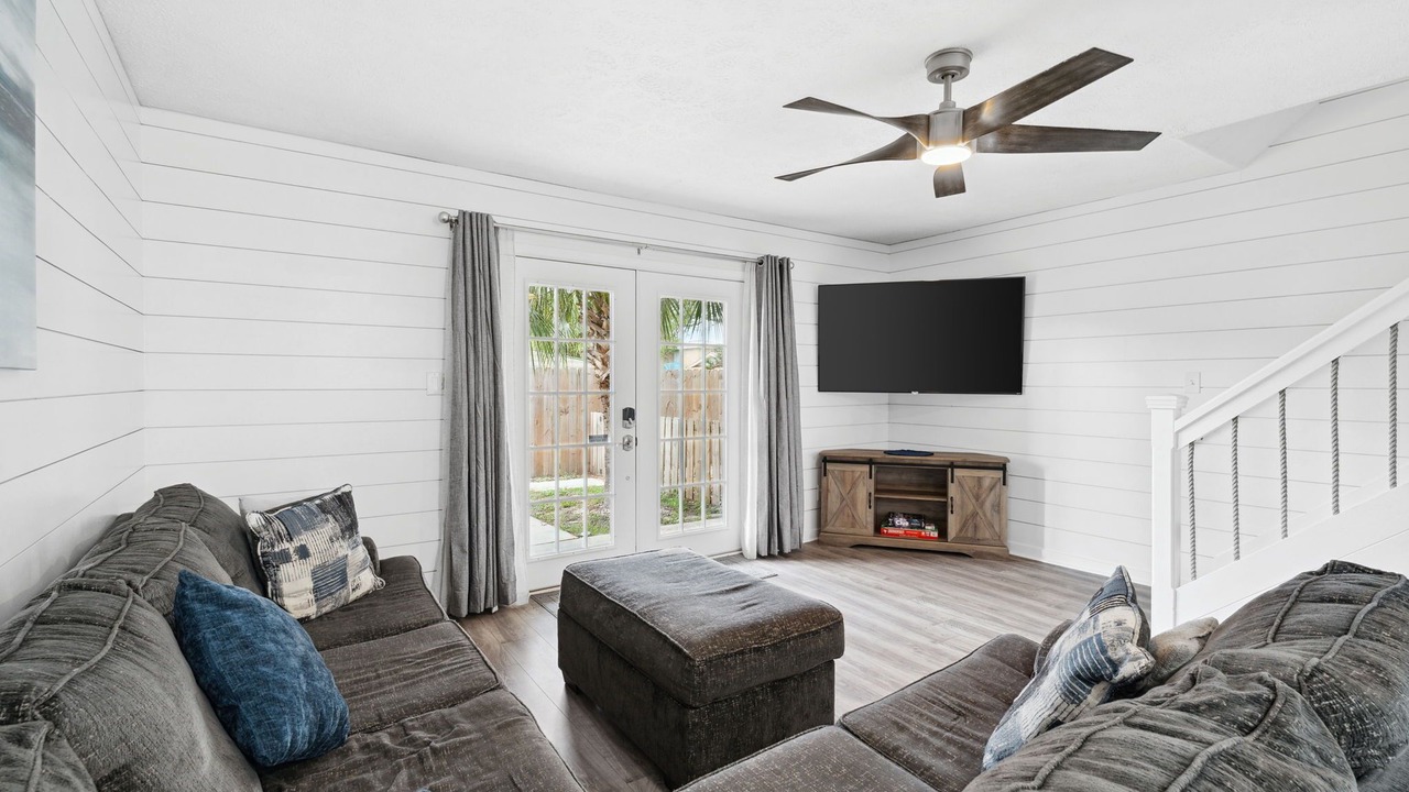 Photo of Livingroom in Bahama Beach