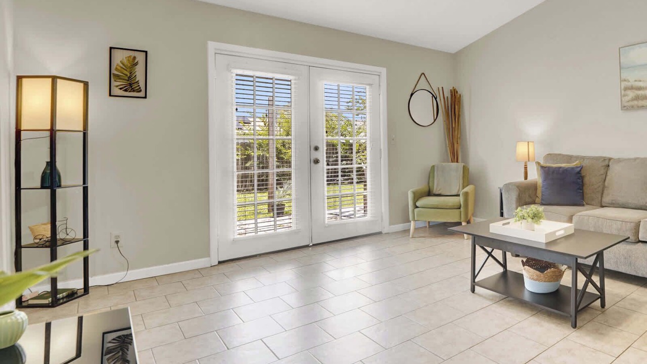 Photo of Livingroom in Lynn Haven
