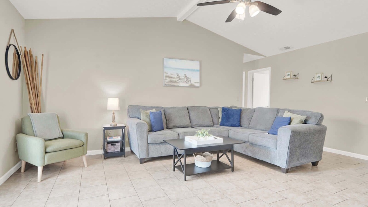 Photo of Livingroom in Lynn Haven