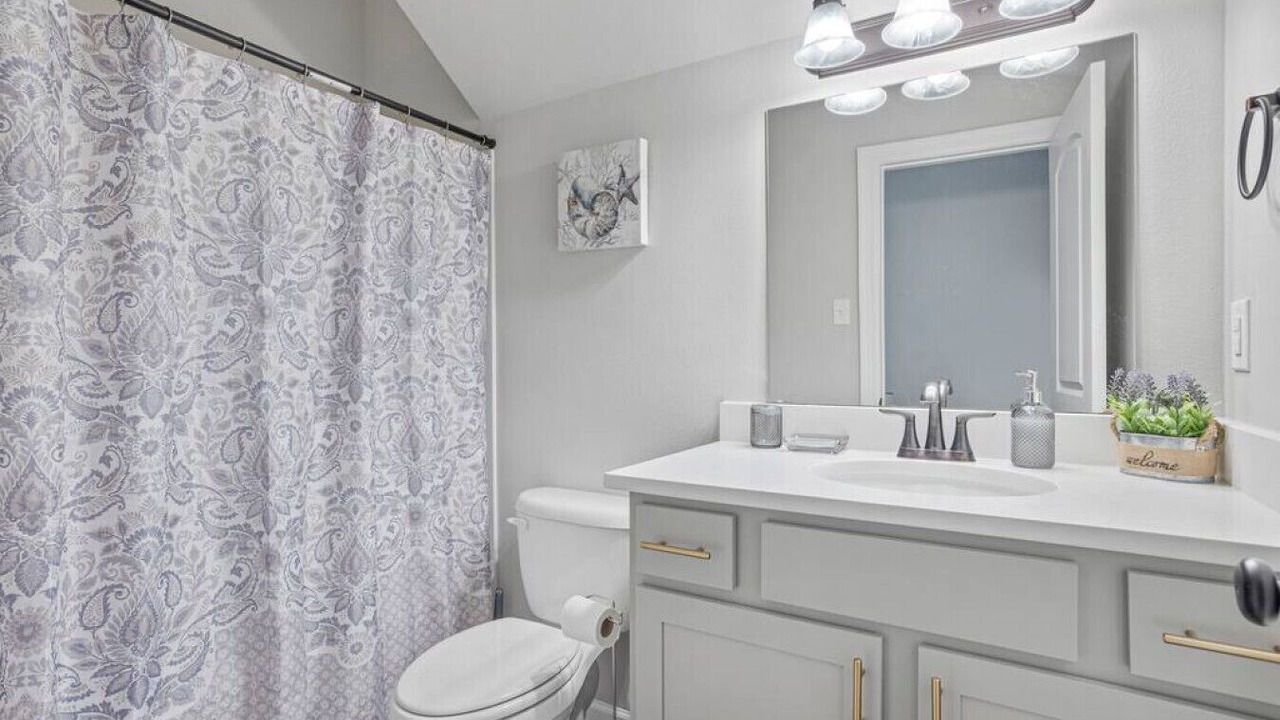 Photo of Bathroom in Highlands - Perkins