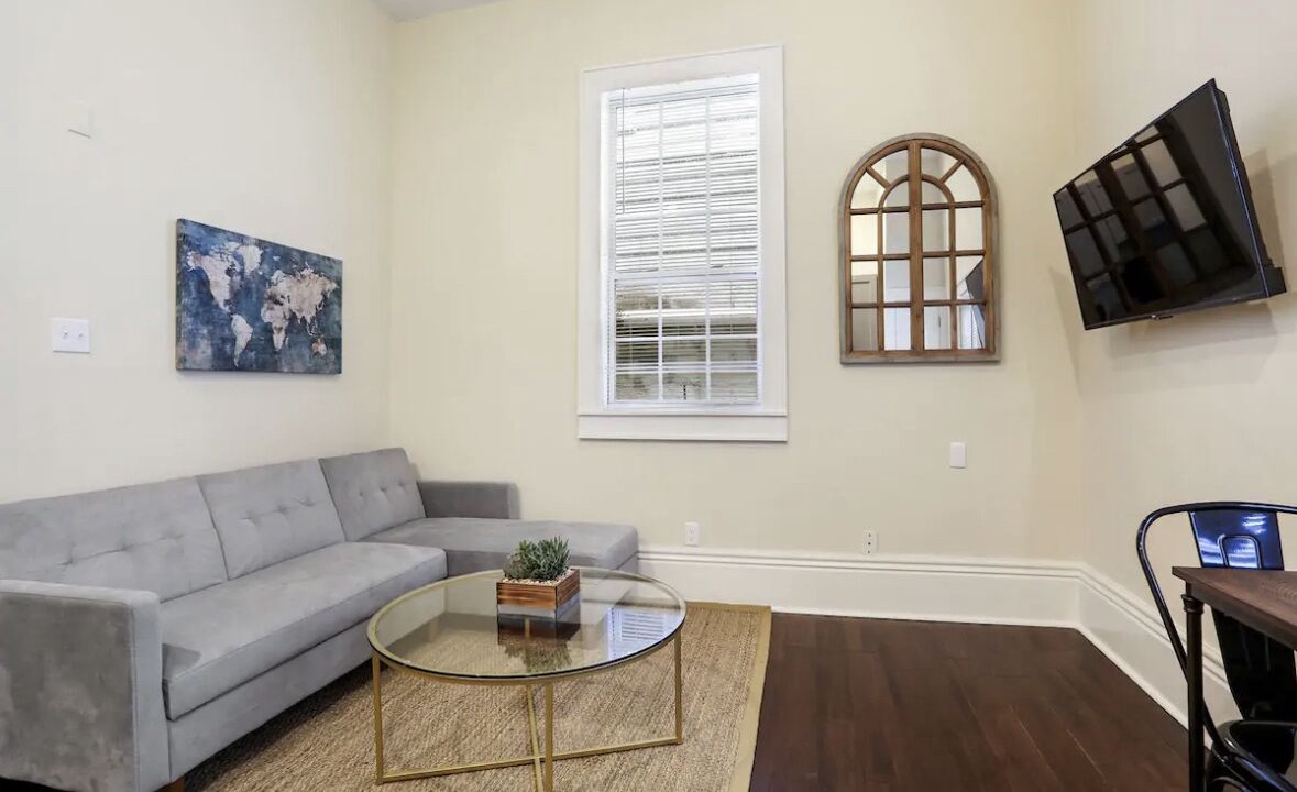 Photo of Livingroom in Seventh Ward